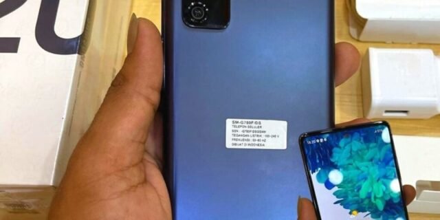 [CASAS BAHIA] Smartphone Samsung Galaxy S20 FE Cloud 128GB, 6GB RAM, Tela Infinita de 6.5”, Câmera Traseira Tripla, Android 10 e Processador Qualcomm