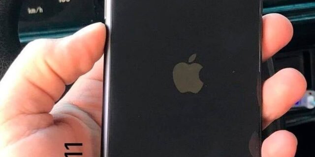 [MAGAZINE] iPhone 11 Preto, com Tela de 6,1″, 4G, 64 GB e Câmera de 12 MP – MHDA3BR/A – Apple