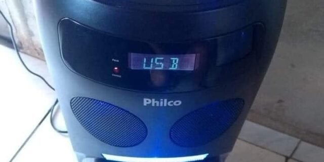 [SHOPTIME] Caixa Acústica Philco PCX3500 150W Flashs de Luz Bluetooth USB e Bateria Interna