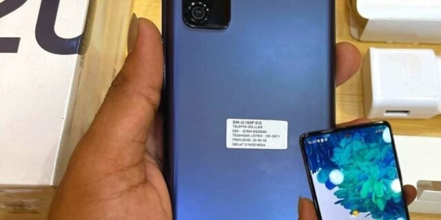 [MAGAZINE] Smartphone Samsung Galaxy S20 FE 128GB Cloud – 4G 6GB RAM Tela 6,5” Câm. Tripla + Selfie 32MP