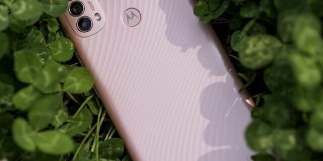 [MAGAZINE] Smartphone Motorola Moto e40 64GB Rosê – 4GB RAM Tela 6,5” Câm. Tripla + Selfie 8MP