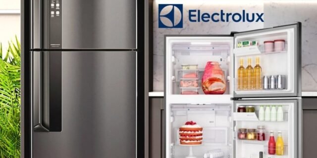 [SUBMARINO] Geladeira Electrolux Top Freezer Frost Free Efficient Black Inox Look Com Tecnologia Autosense (If55b)