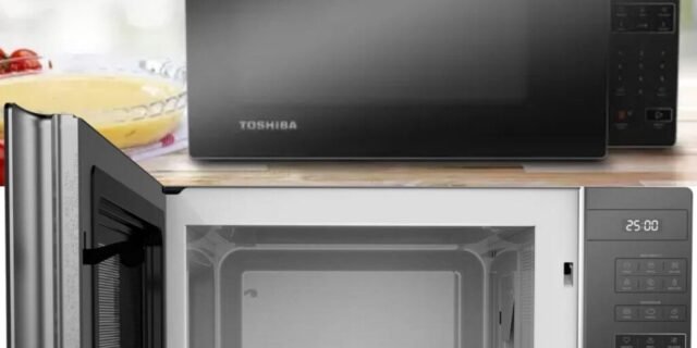 [SUBMARINO] Micro-Ondas Toshiba 35 Litros Smartplate Cinza Com Porta Espelhada Em35pa