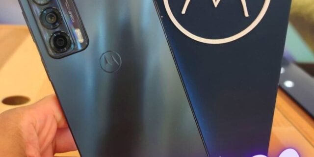 [SUBMARINO] Smartphone Motorola Edge 20 128gb 5g Wi-Fi Tela 6.7” Dual Chip 8gb Ram Câmera Tripla + Selfie 32mp (3 Cores)