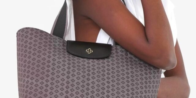 [DAFITI] Bolsa Capodarte Monograma Cinza/Preto