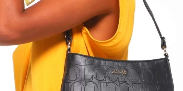 [MAGAZINE] Bolsa Colcci Baguette Monograma Feminina Preto