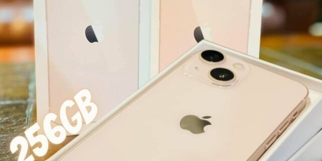 [MAGAZINE] Apple iPhone 13 256GB Tela 6,1” – 12MP iOS (5 Cores)