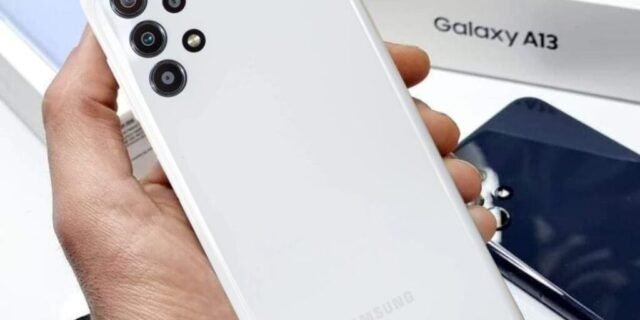 [MAGAZINE] Smartphone Samsung Galaxy A13 128GB 4G – Octa-Core 4GB RAM 6,6” Câm Quádrupla + Selfie 8MP (Branco ou Preto)