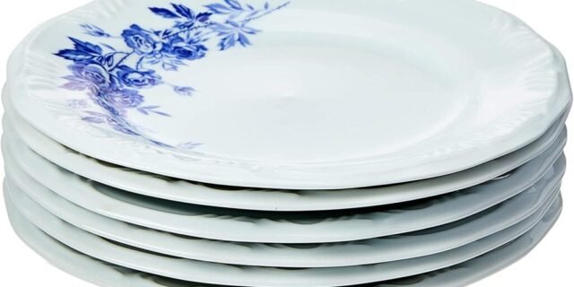 [AMAZON] Estojo com 6 Pratos Sobremesa, serve até 6 pessoas. Modelo Redondo com Relevo Pomerode. Decoração Cora. Fabricado pela Porcelana Schmidt.