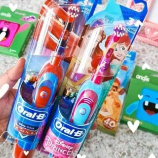 Escova Dental Oral-B Disney Princesas + 2 Pilhas AA