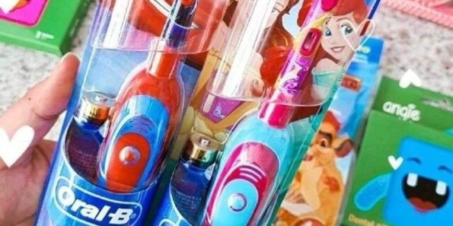 Escova Dental Oral-B Disney Princesas + 2 Pilhas AA