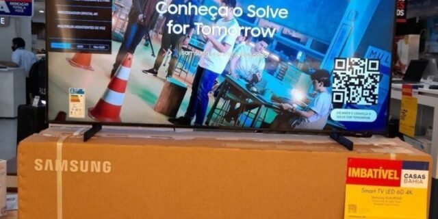 Samsung Smart TV 60 Crystal UHD 4K 60AU8000, Dynamic Crystal Color, Borda Infinita, Visual Livre de Cabos, Alexa Built In – UN60AU8000GXZD