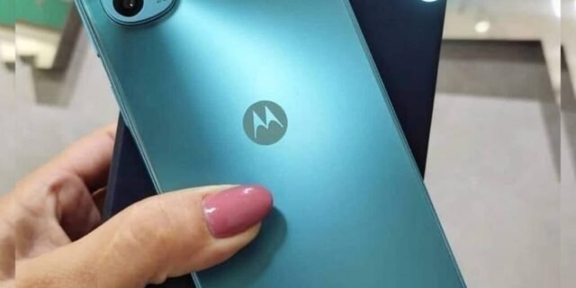 Smartphone Motorola Moto G22 128GB 4G Wi-Fi Tela 6.5” Dual Chip 4GB RAM Câmera Quádrupla + Selfie 16MP (2 Cores)