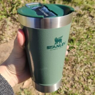 Copo térmico de cerveja com tampa Stanley|473ml