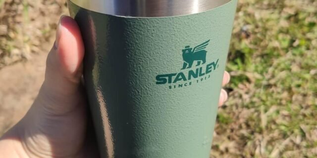 Copo térmico de cerveja com tampa Stanley|473ml