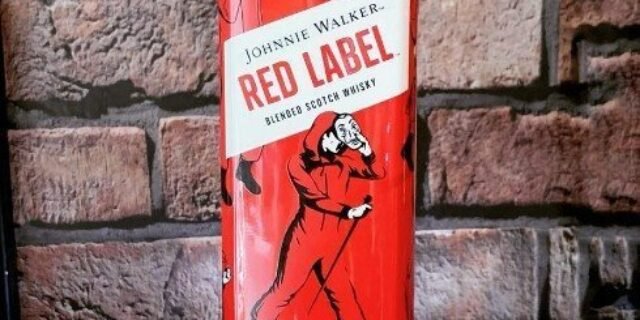 Whisky Escocês Johnnie Walker Red Label La Casa de Papel 750ml
