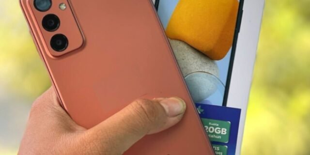 Smartphone Samsung Galaxy M23 5G 128GB Processador Snapdragon Tela 6.6″ Dual Chip 6GB RAM Câmera Tripla + Selfie 8MP (3 Cores)