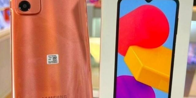 Smartphone Samsung Galaxy M13 128GB 4G – Octa-Core 4GB RAM 6,6” Câm. Tripla + Selfie 8MP (3 Cores)