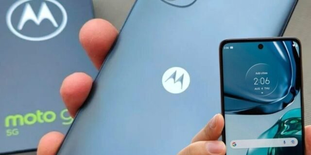 Smartphone Motorola Moto G62 5G 128GB, 4GB RAM, Tela de 6.5”, Câmera Traseira Tripla, Android 12 e Processador Octa-Core