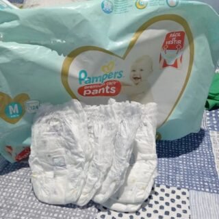 Fralda Pampers Pants Premium Care M 124 unidades