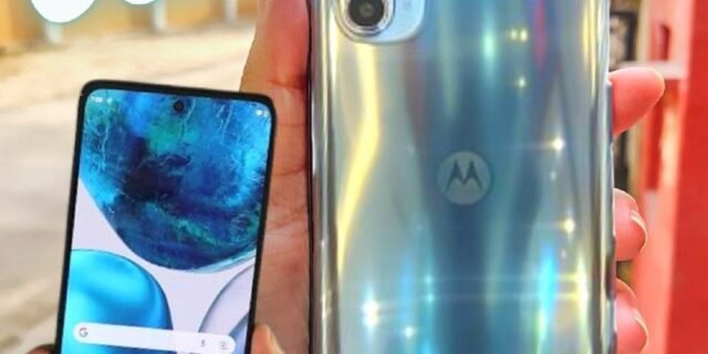 Smartphone Moto G52 128GB 4G Wi-Fi Tela 6.6” Dual Chip 4GB RAM Câmera Tripla + Selfie 16MP (2 Cores)