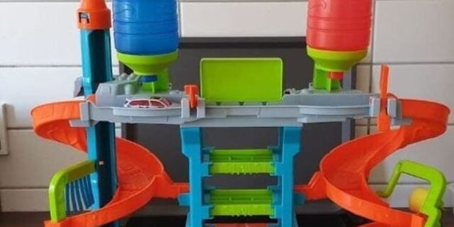 Hot Wheels City Playset Lava rápido Mega Torre, Multicolor, HDP05