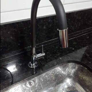 Torneira para Cozinha de Mesa Bica Flexível Gourmet Preta