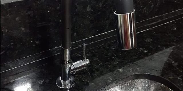 Torneira para Cozinha de Mesa Bica Flexível Gourmet Preta