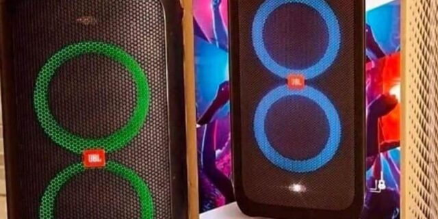 Caixa de Som JBL PARTYBOX 100 com Bluetooth e com Luzes Integradas Preto