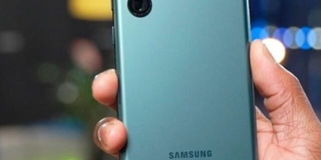 Smartphone Samsung Galaxy S22 Ultra 256GB 5G (3 Cores)