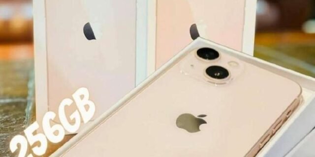 iPhone 13 Apple 256GB Estelar Tela de 6,1”, Câmera Dupla de 12MP