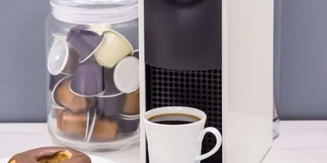 Máquina de Café Nespresso Essenza Mini C30 com Kit Boas Vindas – Branca