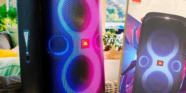 Caixa de Som Portátil JBL PartyBox 110 com Bluetooth, Luzes LED, USB, TWS – 160W RMS
