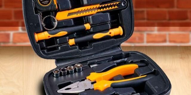 Kit de Ferramentas WAP MKF21 com Trena, Chaves, Estilete, Alicate, Maleta – 21 Peças