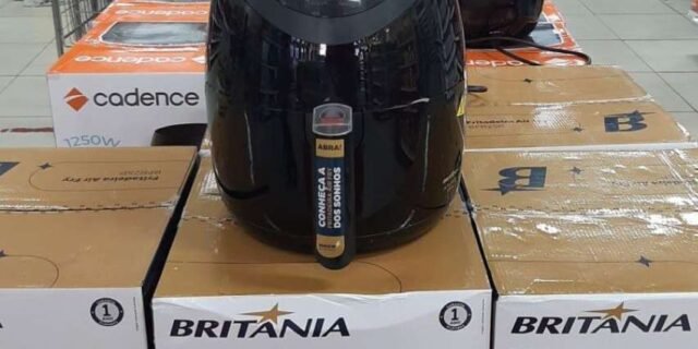 Fritadeira Elétrica sem Óleo/Air Fryer Britânia – BFR25P Preta 3,5L com Timer 220V