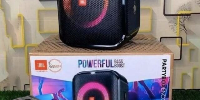 Caixa de som portátil JBL Partybox Encore Essential com som potente de 100W RMS