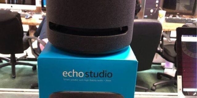 Echo Studio O som mais extraordinário com Alexa com Dolby Atmos e tecnologia de processamento de áudio espacial