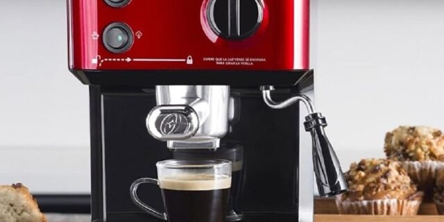 Cafeteira Expresso Oster Cappuccino