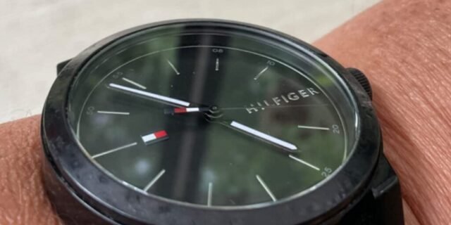 Tommy Hilfiger Relógio masculino casual com pulseira de couro e plástico de quartzo preto
