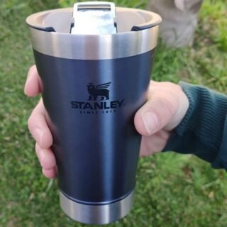 Copo térmico de cerveja com tampa Stanley|473ml