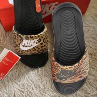 Chinelo Slide Nike Victori Print Feminino (2 Opções)