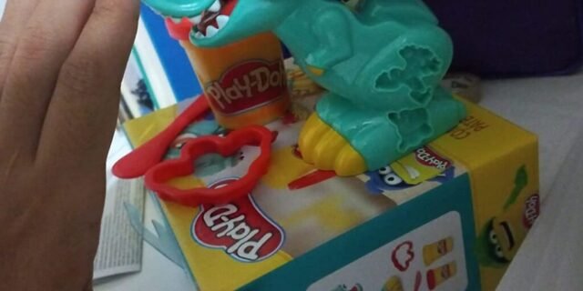 Massa de Molelar Play-Doh Mini T-Rex, com 2 Cores de Massinha Hasbro