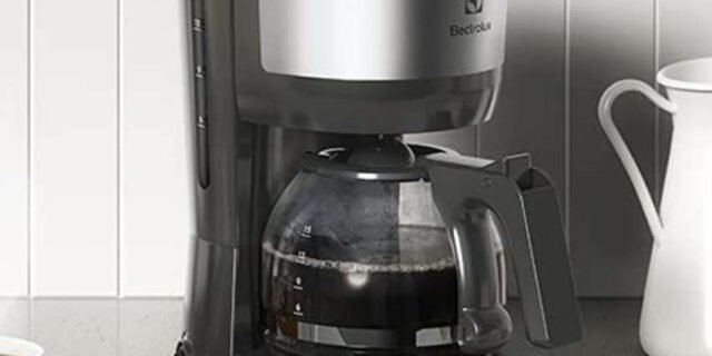 Cafeteira Elétrica Electrolux inox filtro permanente removivel sistema corta pingos capacidade 600ml 15 xicaras 220v