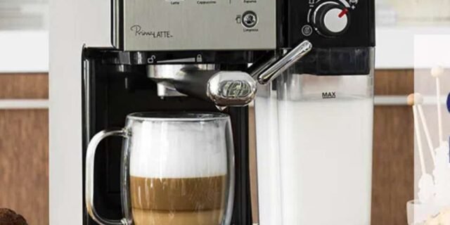 Kit Cafeteira PrimaLatte Black e Moedor de Café Oster