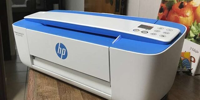 Impressora Multifuncional HP Deskjet 3776 Jato de Tinta Térmico Cor Wi-Fi Scanner (J9V88A)