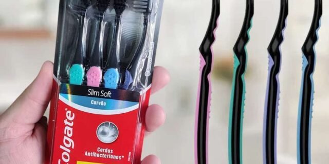 Escova Dental Colgate Slim Soft Carvão 4 unid