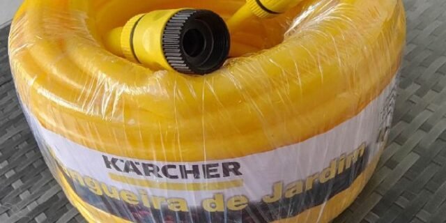 Mangueira de Jardim 20m + 02 Engates rápidos com Acqua Stop + 01 Esguicho + 01 Conector