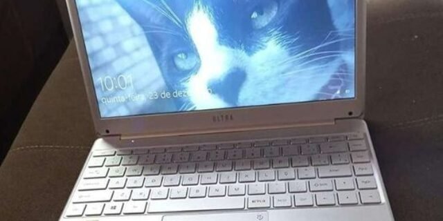 Notebook Ultra Intel Core i3 4GB RAM 1TB HDD Linux 14,1 Pol. Full HD Prata