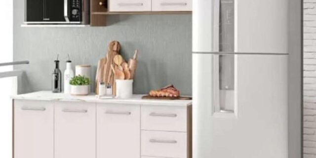 Cozinha Compacta Poliman Móveis Pisa com Balcão – 8 Portas 2 Gavetas