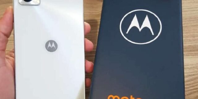 Smartphone Motorola Moto E22 4G 32GB 2GB RAM Branco